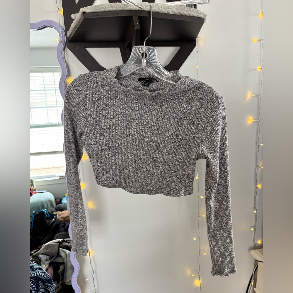 Forever 21 Gray Cropped Ribbed Sweatshirt